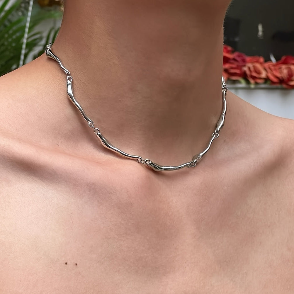 Halskette mit Wellenmotiv