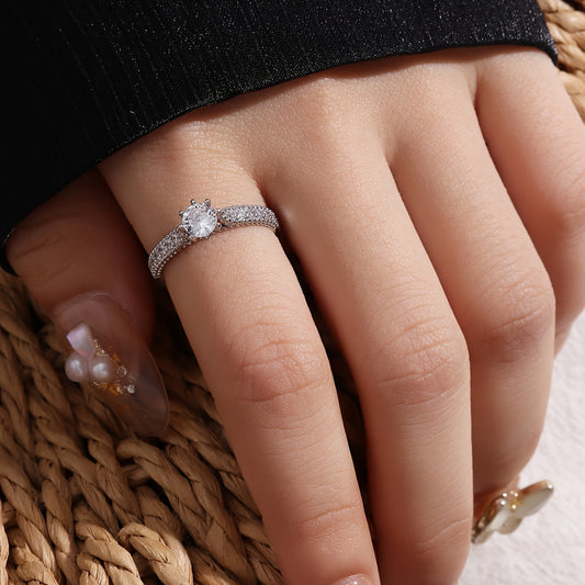 Schlichter Ring mit Zirkonia