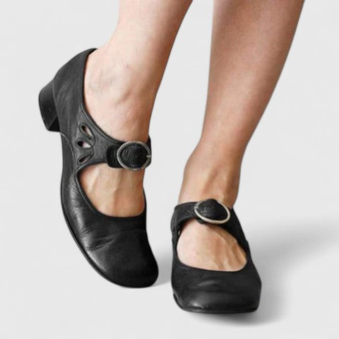 Léa Retro Schnallenschuhe