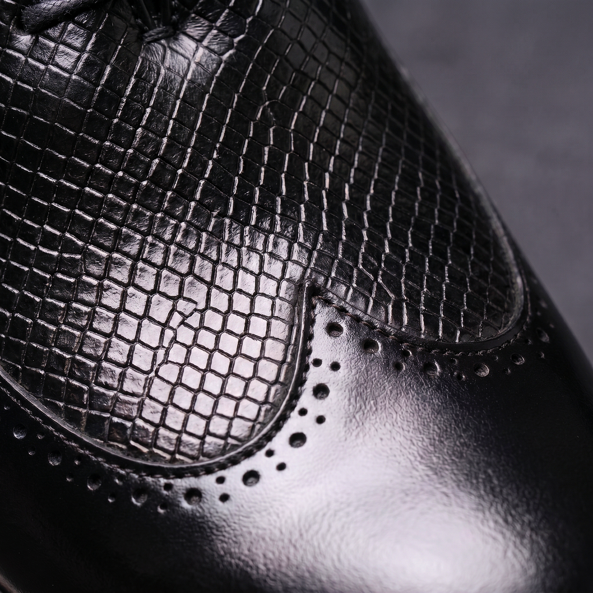 Brogue-Sneaker Kroko-Optik