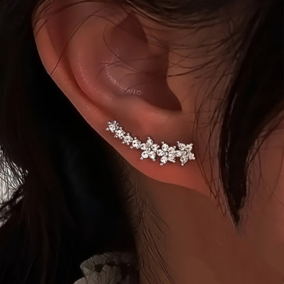 Zeitlose Ohrringe mit Blumenmotiven