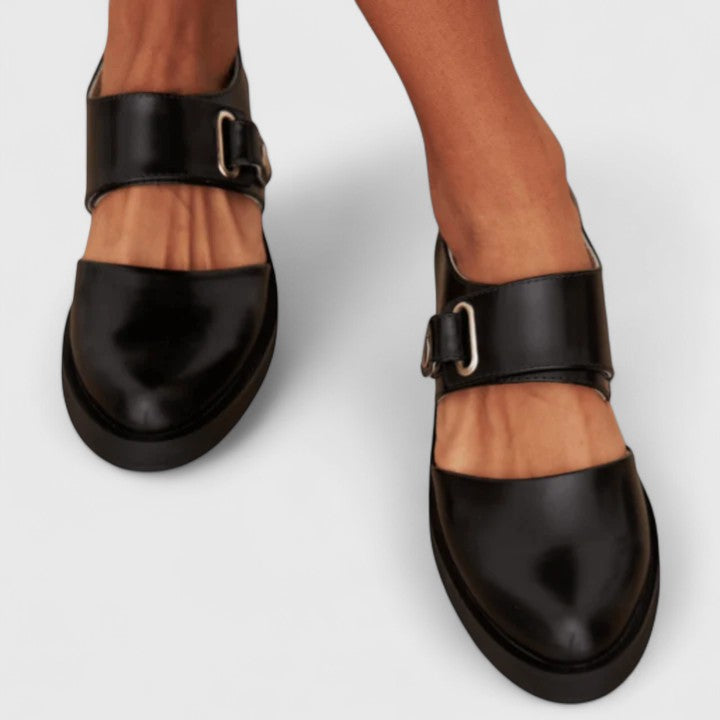 Isabelle Breite Schnallenschuhe
