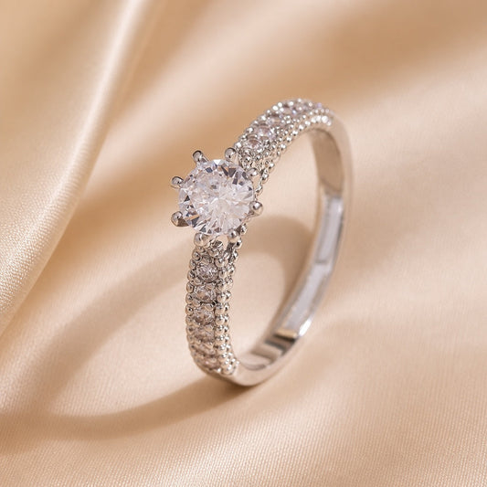 Schlichter Ring mit Zirkonia
