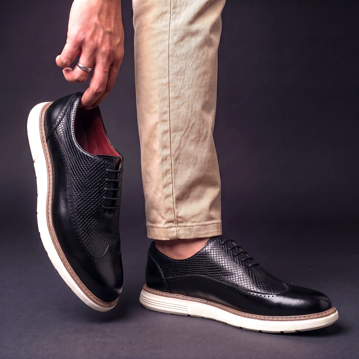 Brogue-Sneaker Kroko-Optik