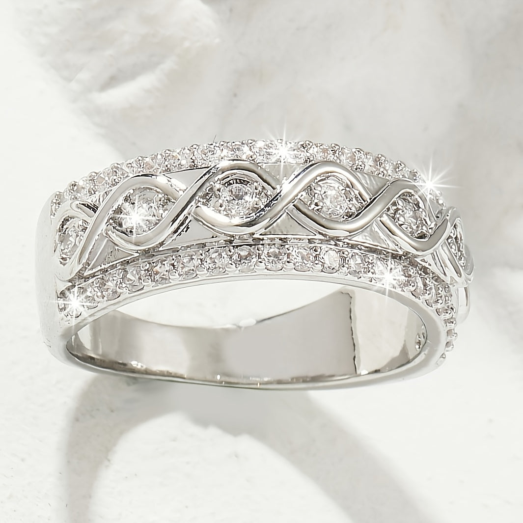 Ring mit doppelter Zirkonia-Reihe