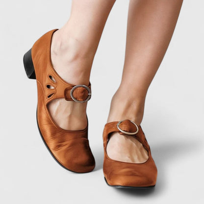 Léa Retro Schnallenschuhe