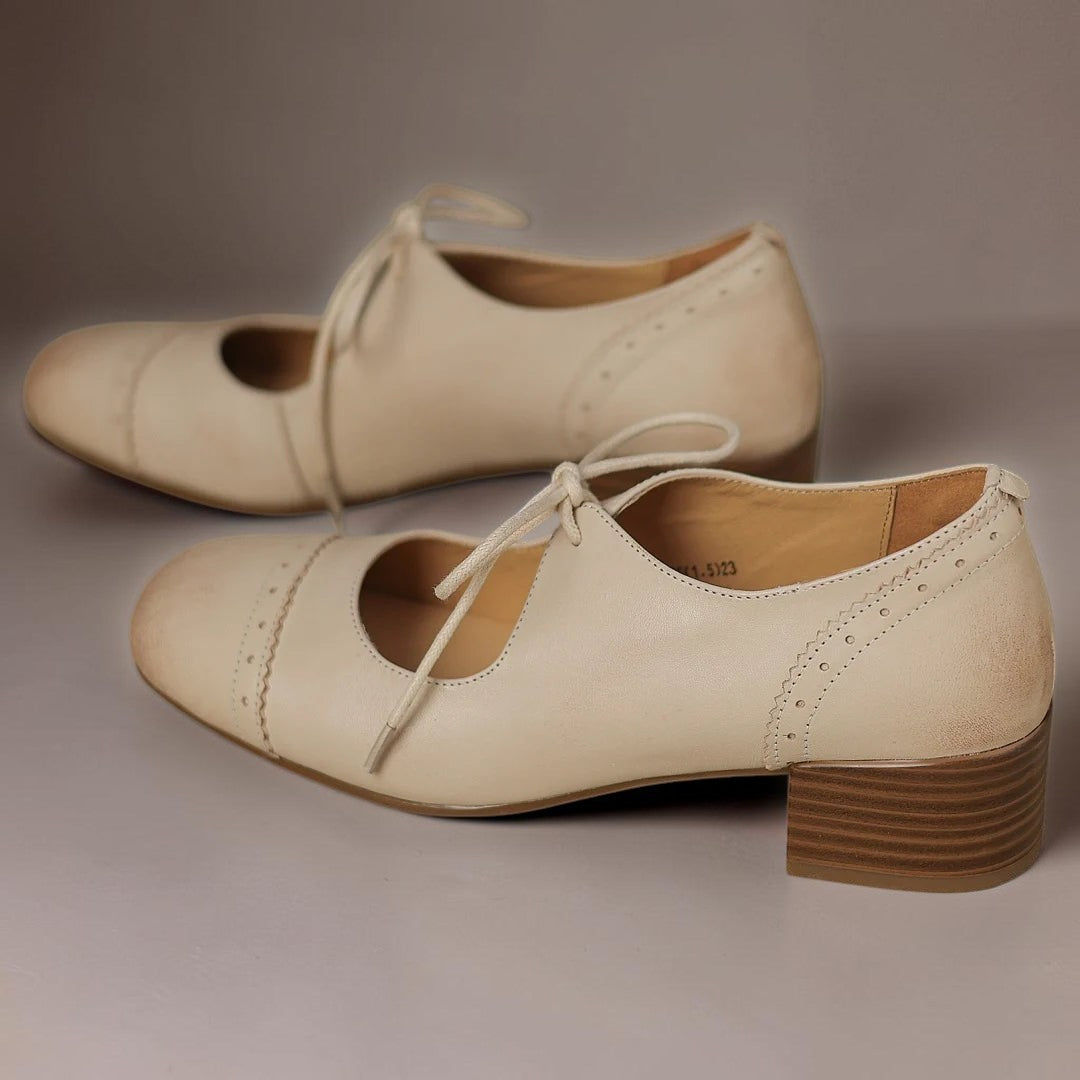 Amélie Ziseliertes Leder-Derby