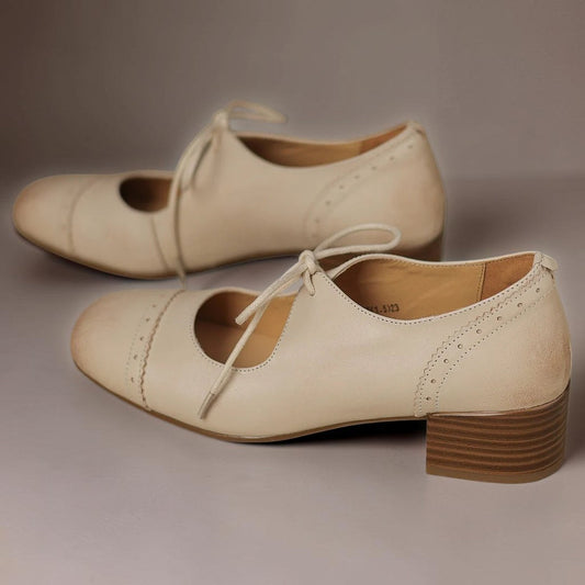 Amélie Ziseliertes Leder-Derby