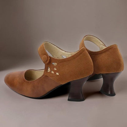 Aveline Knopfriemen-Pumps