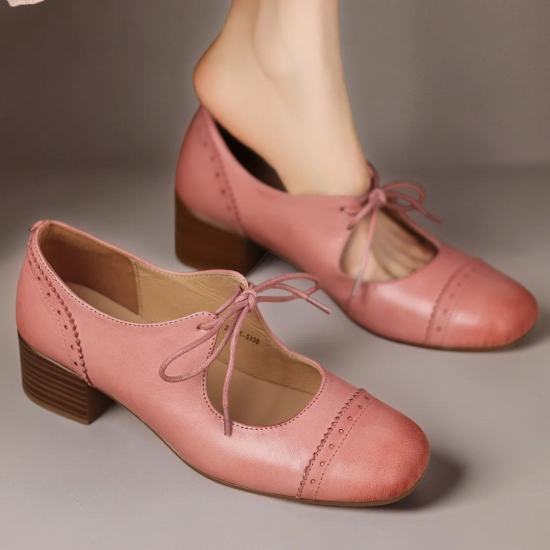 Amélie Ziseliertes Leder-Derby