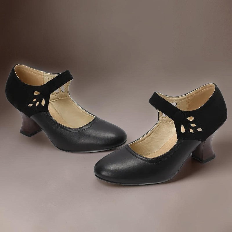 Aveline Knopfriemen-Pumps