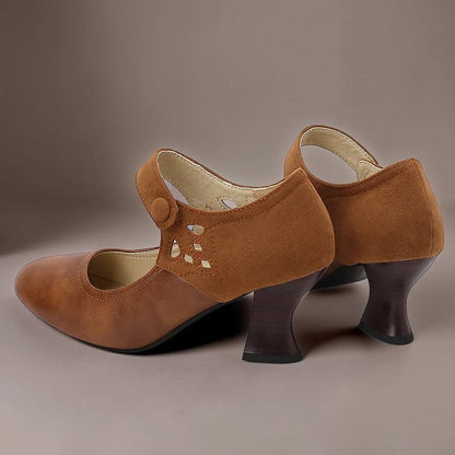 Aveline Knopfriemen-Pumps