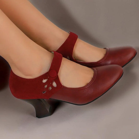 Aveline Knopfriemen-Pumps