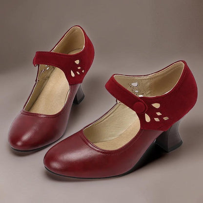 Aveline Knopfriemen-Pumps