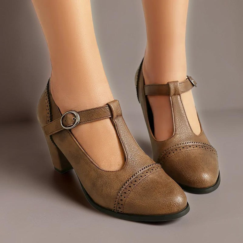 Sandrine Perforierte Riemchenpumps