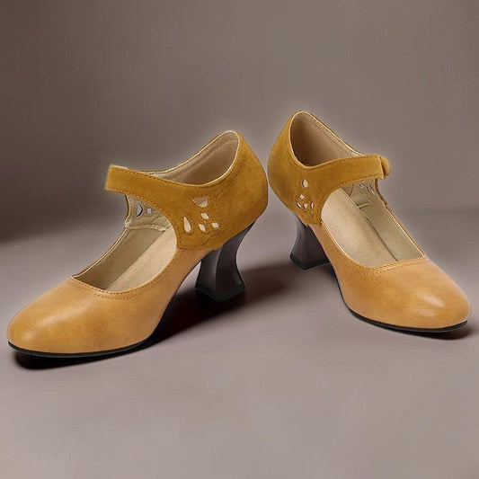 Aveline Knopfriemen-Pumps
